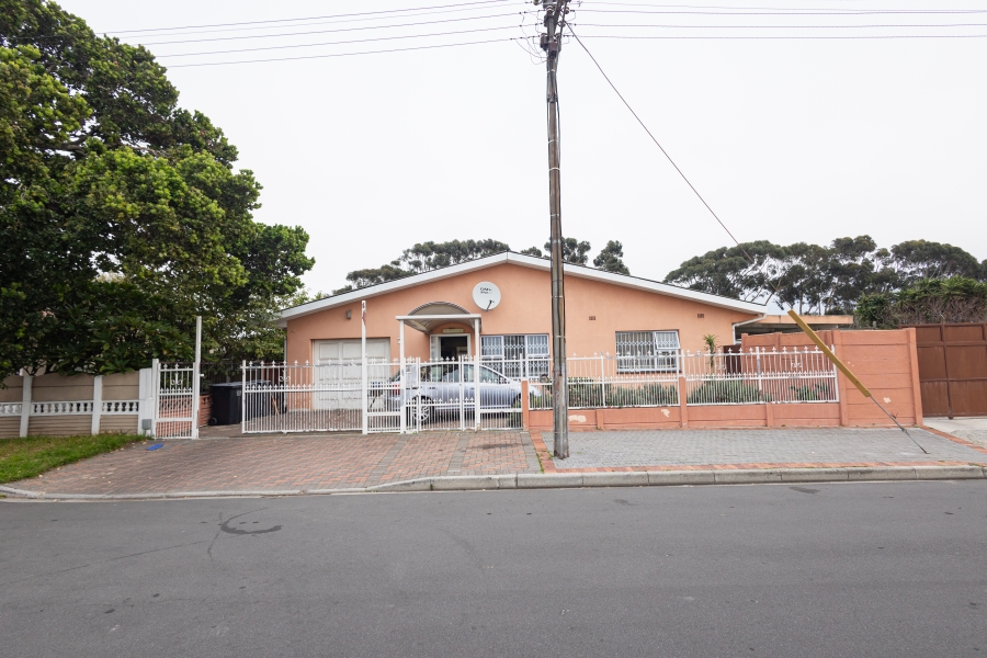 3 Bedroom Property for Sale in Parow Valley Western Cape